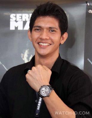 Iko Uwais showing off his Hamilton Khaki Automatic X-Mach watch at an event for 