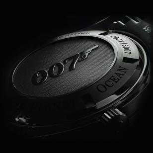 A big embossed 007 logo on the back, the engraved serial number and the text "Li