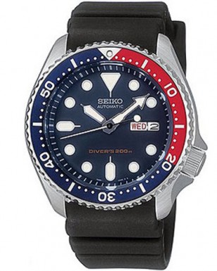Seiko SKX009 with black rubber band (the same style rubber band with straight creases, as seen in the film)