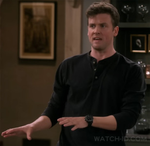 Jack Cutmore-Scott wears a black Analog-digital watch in Frasier.