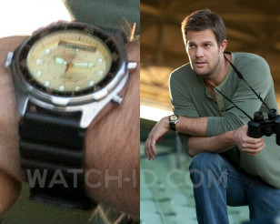 Geoff Stults wears the champagne gold dial version of the Casio AMW-320 in The Finder