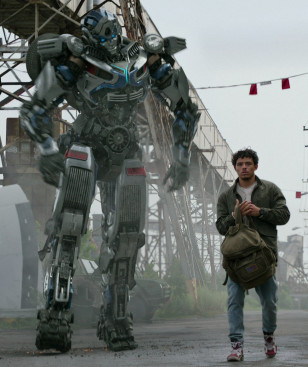 It looks like Anthony Ramos wears a Casio G-Shock in the movie Transformers: Rise of the Beasts.