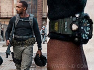 Anthony Mackie wears a Casio G-Shock MUDMASTER GWG1000-1A3 watch in Outside The Wire.