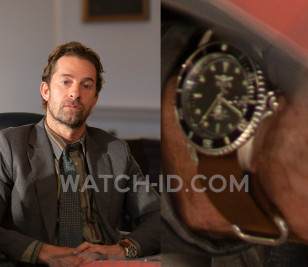 In one scene, Scott Speedman wears a similar Invicta Pro Diver watch but with coin bezel.