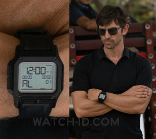 Michiel Huisman wears a NIXON Regulus A1180 watch in Echo 3.