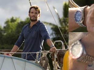 Sam Claflin wears a Seiko SKX009 watch with 'Pepsi' bezel in the movie Adrift (2018).