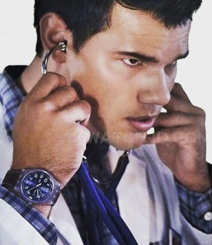 Taylor Lautner wears a Swatch Daily Friend watch in Season 2 of Scream Queens.
