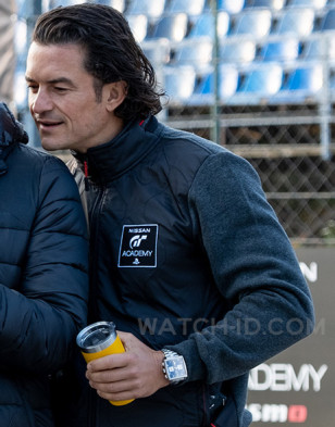 Orlando Bloom wears a TAG Heuer Monaco watch in the movie Gran Turismo (2023).